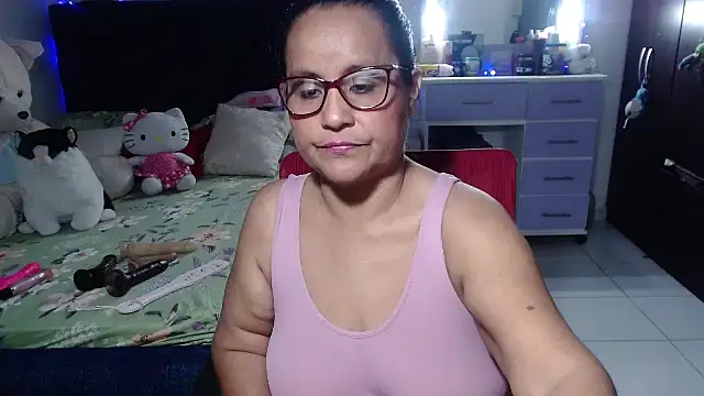 Snapshot of pervert_mommy_ chatting on 01.14.26 pervert mommy online show from 01.14.26