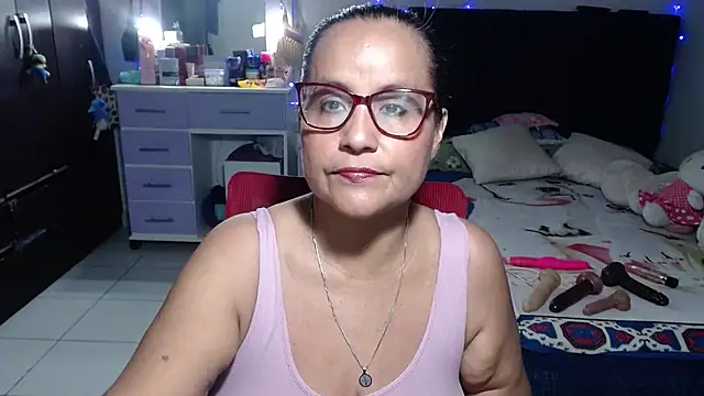 Snapshot of pervert_mommy_ chatting on 06.22.26 pervert mommy online show from 06.22.26