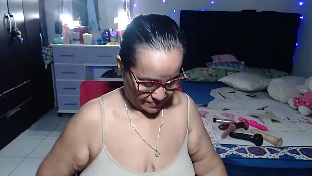 Snapshot of pervert_mommy_ chatting on 06.24.26 pervert mommy online show from 06.24.26
