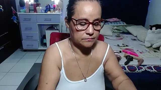 Snapshot of pervert_mommy_ chatting on 06.25.26 pervert mommy online show from 06.25.26