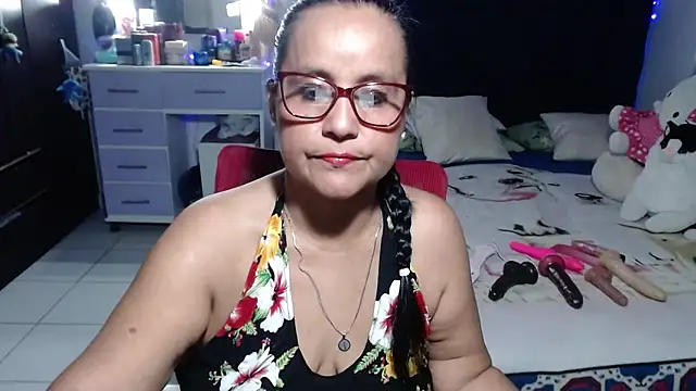 Snapshot of pervert_mommy_ chatting on 06.30.26 pervert mommy online show from 06.30.26