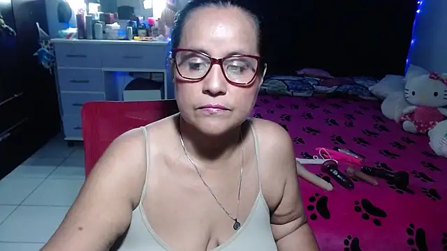 Snapshot of pervert_mommy_ chatting on 07.02.26 pervert mommy online show from 07.02.26