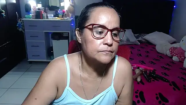 Snapshot of pervert_mommy_ chatting on 07.06.26 pervert mommy online show from 07.06.26