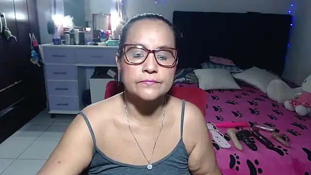 Snapshot of pervert_mommy_ chatting on 07.16.26 pervert mommy online show from 07.16.26