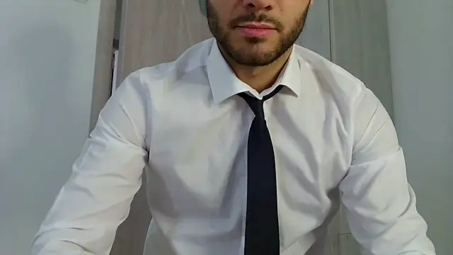 Snapshot of Justynn1 chatting on 03.18.25 Justynn1 online show from 03.18.25