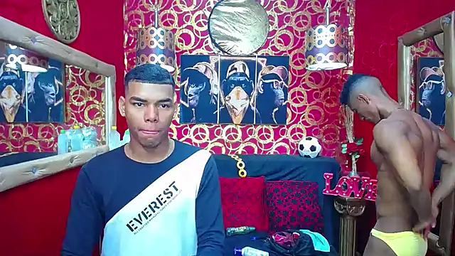 Snapshot of PEINBOYS chatting on 02.10.25 PEINBOYS online show from 02.10.25