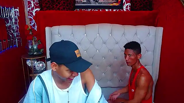 Snapshot of PEINBOYS chatting on 03.22.25 PEINBOYS online show from 03.22.25