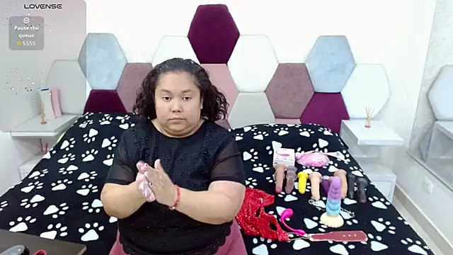 Snapshot of angel_blue chatting on 02.14.26 angel blue online show from 02.14.26