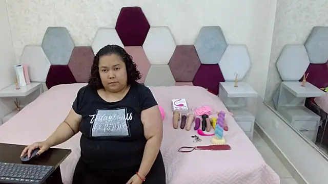 Snapshot of angel_blue chatting on 02.16.26 angel blue online show from 02.16.26