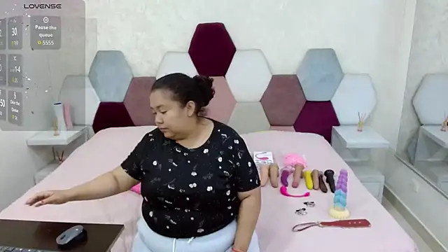 Snapshot of angel_blue chatting on 02.17.26 angel blue online show from 02.17.26