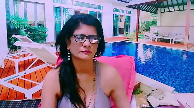 Snapshot of IndianAllure chatting on 12.30.24 IndianAllure online show from 12.30.24