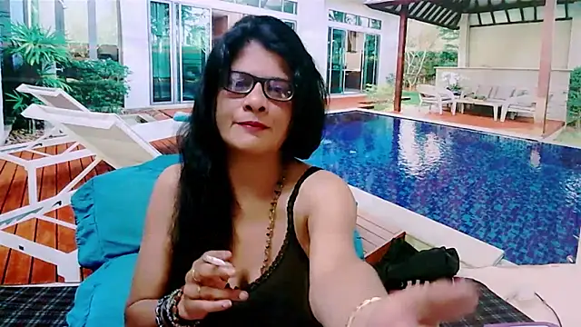 Snapshot of IndianAllure chatting on 01.21.25 IndianAllure online show from 01.21.25