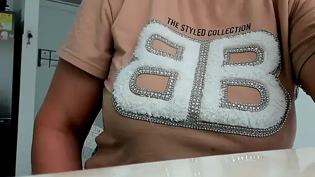 Snapshot of SexyCaitlynHot chatting on 11.03.25 SexyCaitlynHot online show from 11.03.25