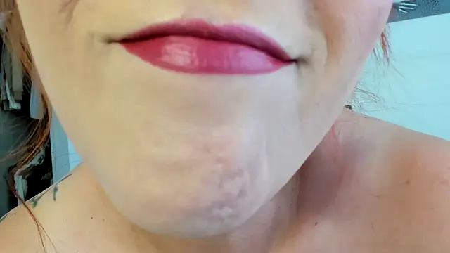 Snapshot of SexyCaitlynHot chatting on 11.05.25 SexyCaitlynHot online show from 11.05.25