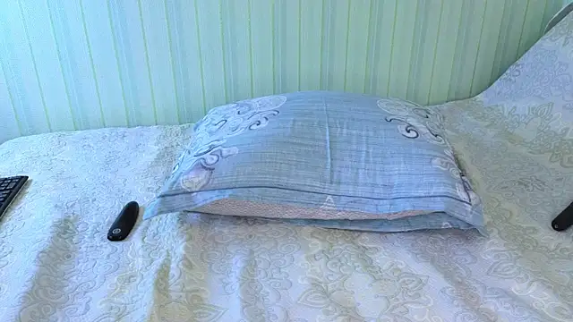  Lily  online show from 02.04.25