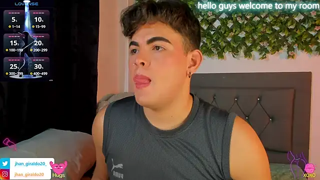 Snapshot of kamii_22 chatting on 11.10.25 kamii 22 online show from 11.10.25