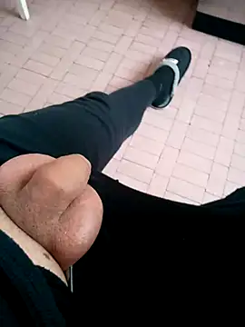 Snapshot of david_geam chatting on 12.21.24 david geam online show from 12.21.24