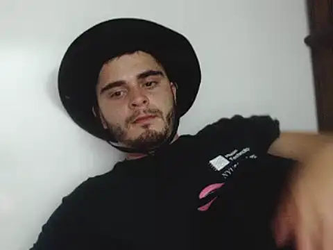 Snapshot of Fuyuichirou chatting on 12.12.24 Fuyuichirou online show from 12.12.24