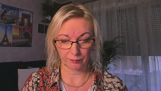 vanessa chat online show from 12.15.25