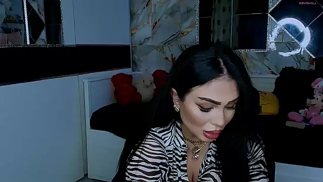 Snapshot of mistress_meryem chatting on 11.25.25 mistress meryem online show from 11.25.25