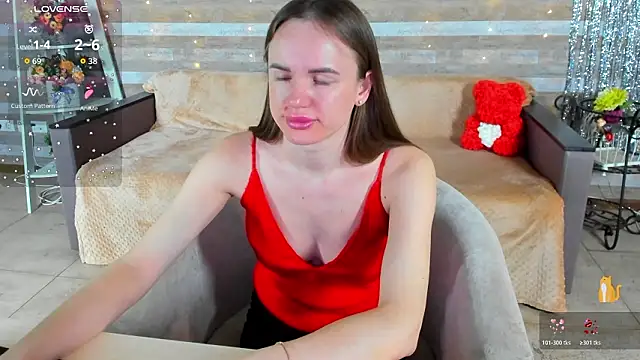 Snapshot of SusanSmit chatting on 02.13.26 SusanSmit online show from 02.13.26