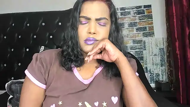 Snapshot of MySweetBitch143 chatting on 10.27.25 MySweetBitch143 online show from 10.27.25