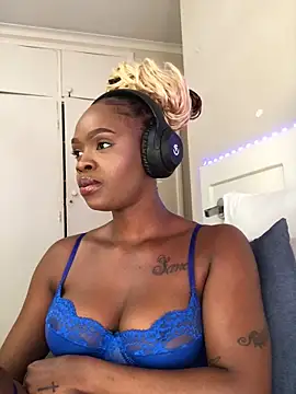 LuciousLips96 online show from 10.20.25