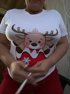 Snapshot of x_elena_x chatting on 12.12.24 x elena x online show from 12.12.24