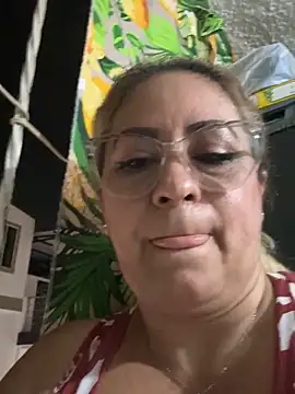 Snapshot of x_elena_x chatting on 12.22.24 x elena x online show from 12.22.24