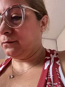 Snapshot of x_elena_x chatting on 12.22.24 x elena x online show from 12.22.24