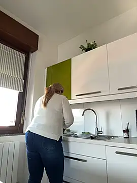 Snapshot of x_elena_x chatting on 03.06.25 x elena x online show from 03.06.25