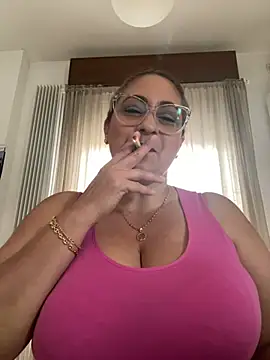 Snapshot of x_elena_x chatting on 03.12.25 x elena x online show from 03.12.25