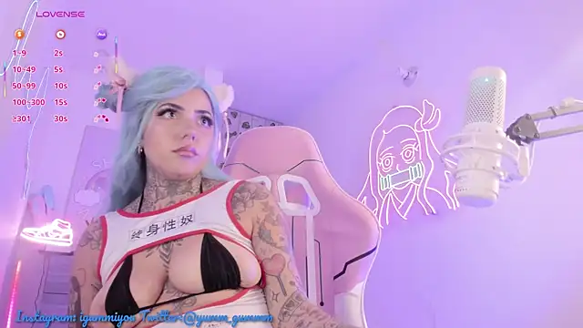 cute catlyn online show from 10.28.25