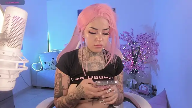 cute catlyn online show from 04.16.26