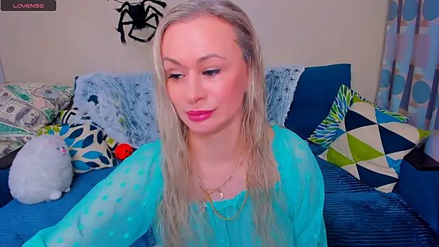 EllenMoore online show from 11.02.25