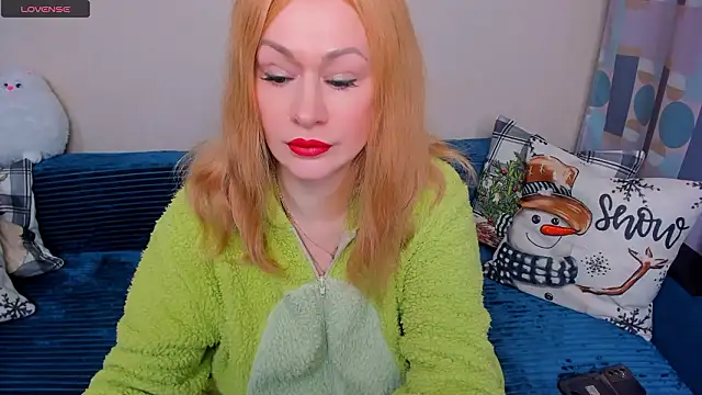 Snapshot of EllenMoore chatting on 02.02.26 EllenMoore online show from 02.02.26