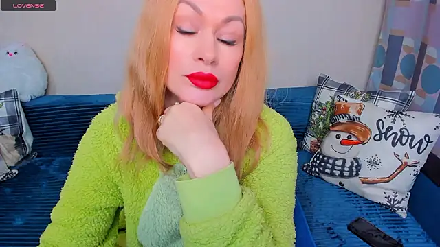 Snapshot of EllenMoore chatting on 02.03.26 EllenMoore online show from 02.03.26