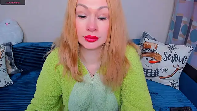 Snapshot of EllenMoore chatting on 02.06.26 EllenMoore online show from 02.06.26