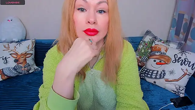 Snapshot of EllenMoore chatting on 02.14.26 EllenMoore online show from 02.14.26