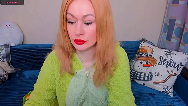 Snapshot of EllenMoore chatting on 02.18.26 EllenMoore online show from 02.18.26