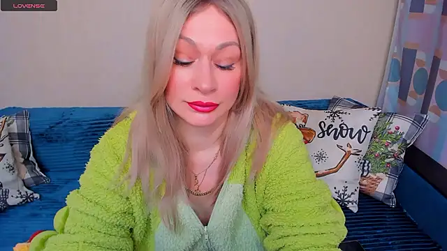 Snapshot of EllenMoore chatting on 02.23.26 EllenMoore online show from 02.23.26