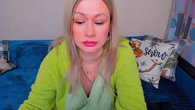 Snapshot of EllenMoore chatting on 02.26.26 EllenMoore online show from 02.26.26