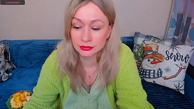 Snapshot of EllenMoore chatting on 02.27.26 EllenMoore online show from 02.27.26