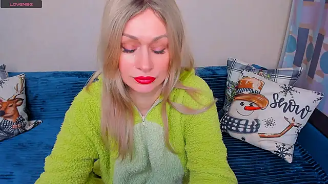 Snapshot of EllenMoore chatting on 03.02.26 EllenMoore online show from 03.02.26