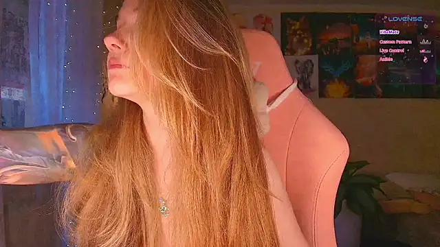 Snapshot of GoodWitch_ chatting on 11.04.25 GoodWitch online show from 11.04.25