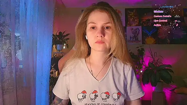 Snapshot of GoodWitch_ chatting on 11.22.25 GoodWitch online show from 11.22.25