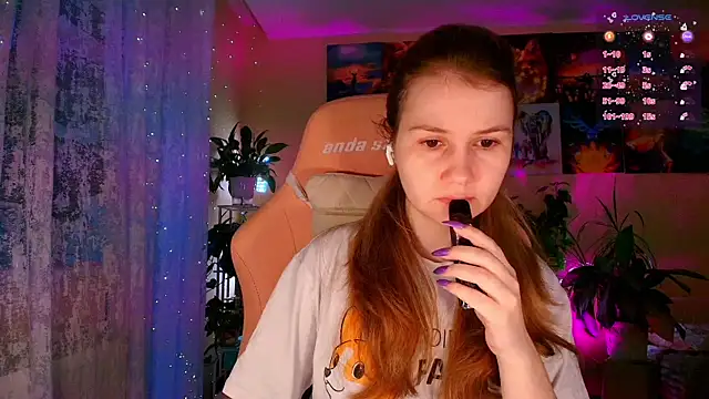 Snapshot of GoodWitch_ chatting on 11.30.25 GoodWitch online show from 11.30.25