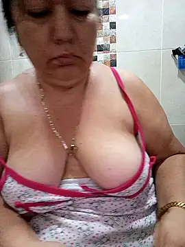 Snapshot of Brenda_Berck_ chatting on 10.27.25 Brenda Berck online show from 10.27.25