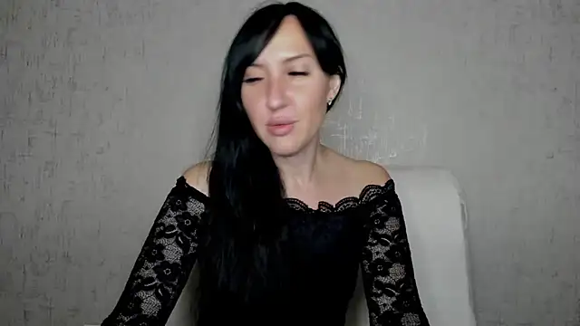 MissGulia online show from 11.14.25