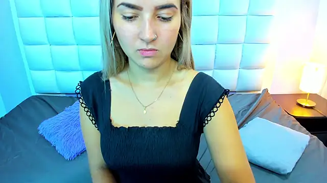 Snapshot of teresasroom_ chatting on 10.21.25 teresasroom online show from 10.21.25